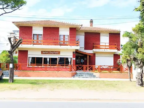 Venta Hotel , 30 hab, 70pax, 2 lotes 1095m2, 645m2 cub Muy b