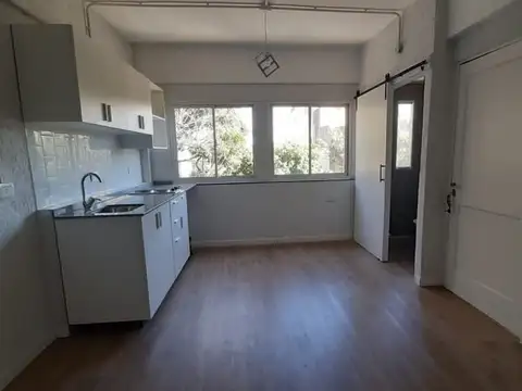 VENTA  MONOAMBIENTE P.CHACABUCO LUMINOSO APTO PROF