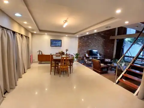 Casa 5 ambientes con 3 baños