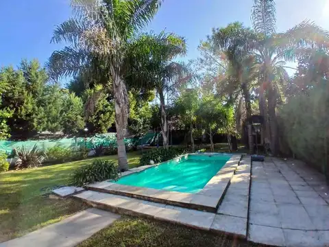 CASA EST/  MINIMALISTA  5 AMB LOTE 861 MTS2aprox GRAN PARQUE ARBOLADO C/ PISCINA ,PARRILLA