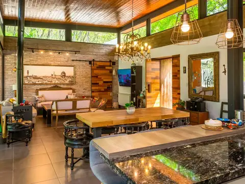 Casa 6 ambientes con 3 baños