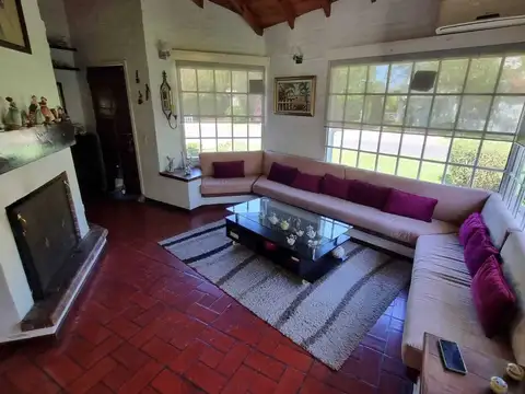 Casa en Alquiler con 1 cochera