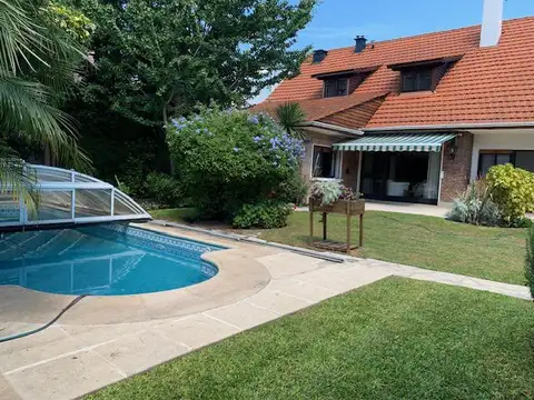 IMPECABLE CHALET con ubicación estratégica