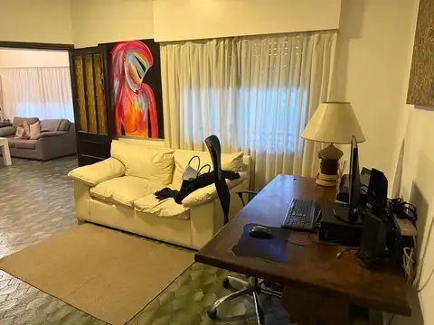 Casa 7 ambientes con 2 baños