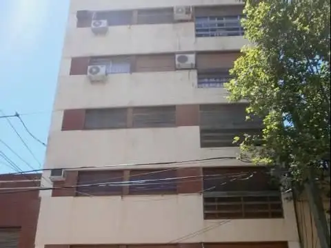 Departamento 2 ambientes, ubic. residencial, muy luminoso.