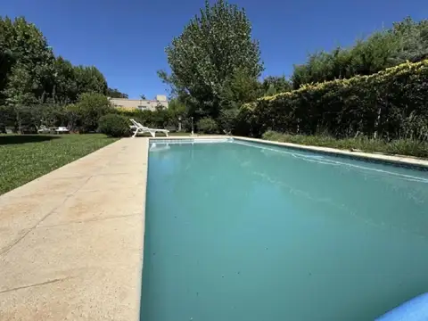 Casa en Venta con 2 cocheras