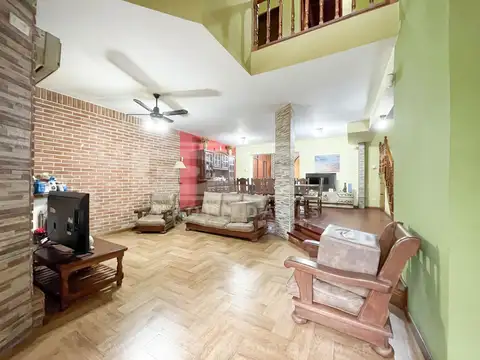 Carlos Tejedor al 2100 entre Olaguer y Feliu y Antonio Malaver