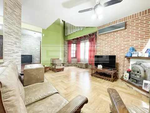 Casa 6 ambientes con 2 baños