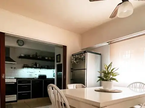 Excelente casa  a la venta en Liniers