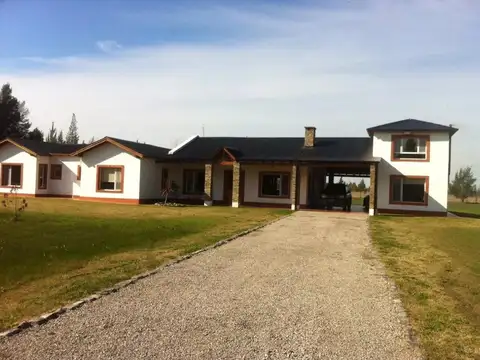 Casa en venta - 4 dormitorios 3 Baños - Cochera - 1000mts2 - Estancia Las Malvinas, Coronel Brandsen