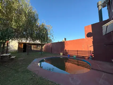 Casa 5 ambientes con 1 baño