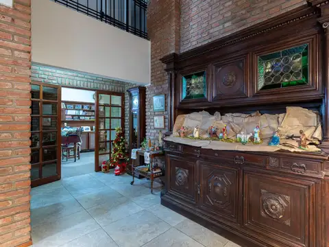 Casa en Venta con 2 cocheras