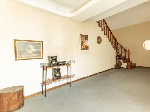 VENTA CASA 8 AMB 380 M2 PISCINA PATIO VALENTIN ALSINA LANUS