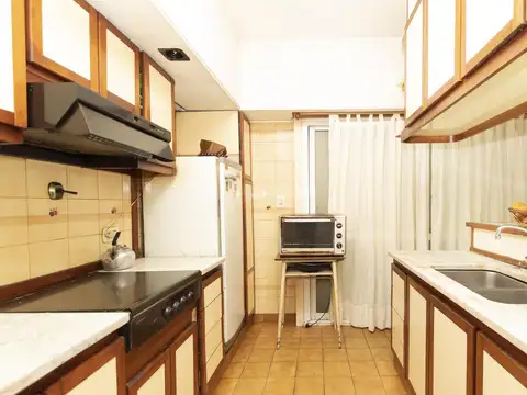 Casa 8 ambientes con 4 baños