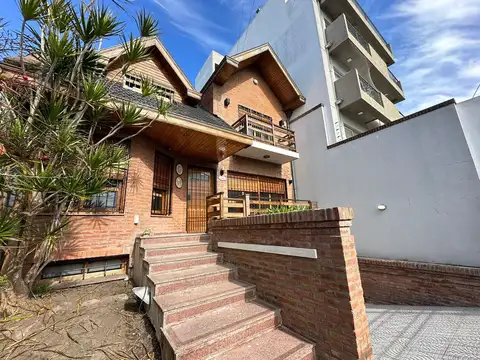 VENTA CASA CON GARAGE BERNAL