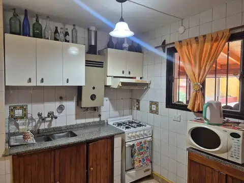 CASA 4 DORMITORIOS BARRIO MATIENZO