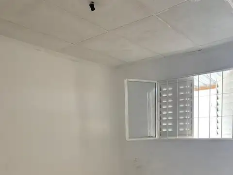 Casa 2 ambientes con 1 baño