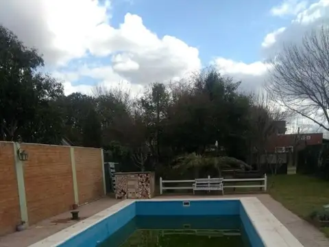 Casa 5 ambientes con 2 baños