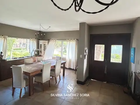 Casa 6 ambientes con 5 baños