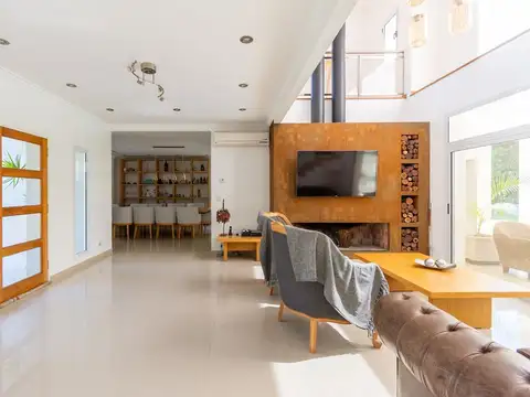 Casa 6 ambientes con 3 baños