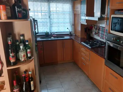 Casa 5 ambientes con 2 baños