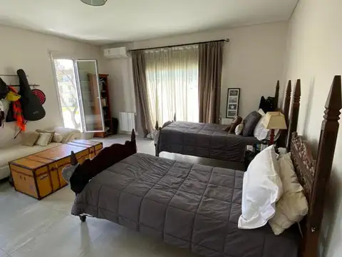 Casa en Alquiler Temporal con 3 cocheras