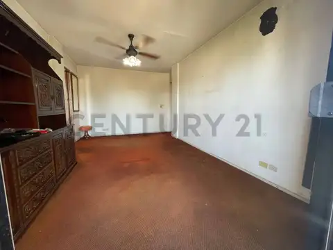 Departamento de 4 ambientes al frente en 5º piso, en San Cristobal