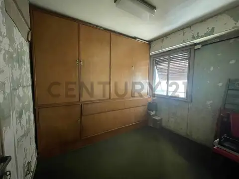 Departamento de 4 ambientes al frente en 5º piso, en San Cristobal