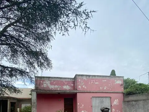 VENTA LOTE CON CASA A RECICLAR EN HUDSON.