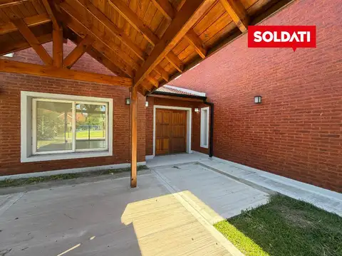 Casa 4 ambientes con 2 baños