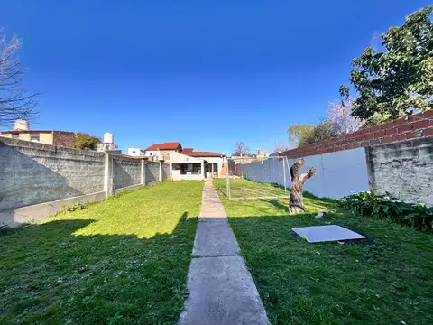 Venta Casa 4 Ambientes con Parque 10x59 Temperley