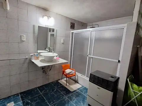 Casa 5 ambientes con 2 baños
