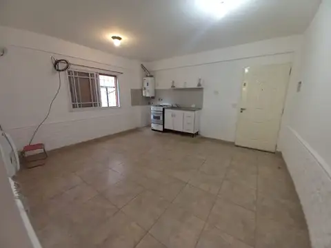 Paunero 300, Piso PB