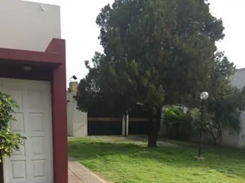 Casa en Venta con 10 cocheras