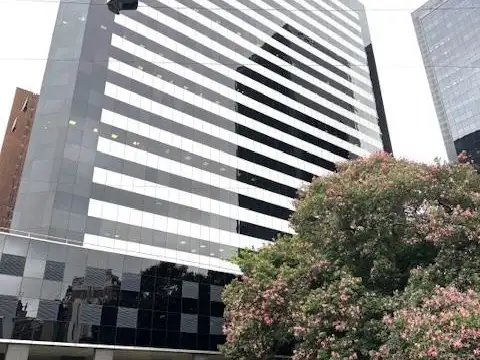 Oficina en Catalinas Butty al 200 Piso 19 con cocheras.
