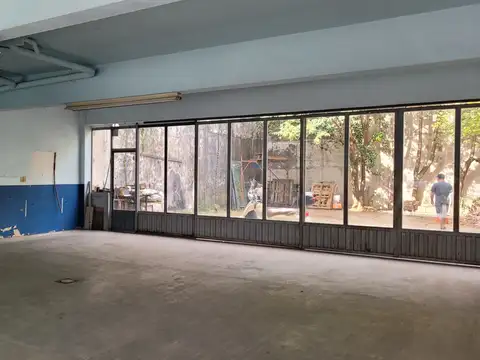 EXCELENTE LOCAL SOBRE AVENIDA