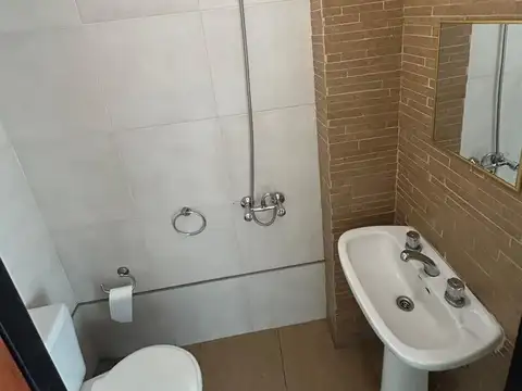 Depto Tipo Casa en Alquiler en Lanus Oeste, $ 690.000