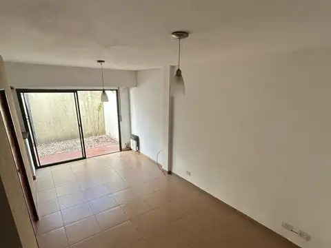 Depto Tipo Casa en Alquiler de 3 ambientes