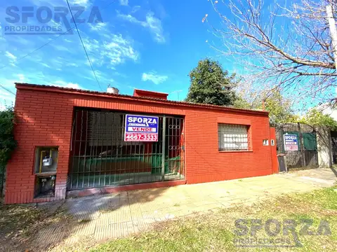 Casa en venta 4 ambientes con potencial de remodelacion