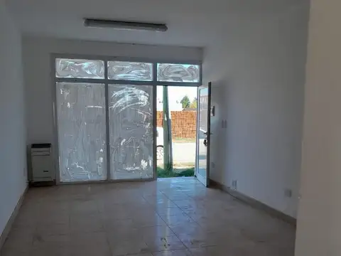 "OPORTUNIDAD" FERNANDEZ ORO VENDE 3 LOCALES