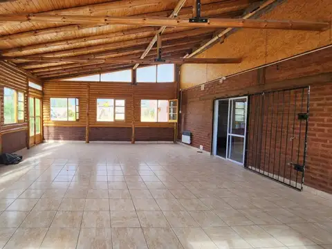 Local en Alquiler en Centenario, USD 2.500