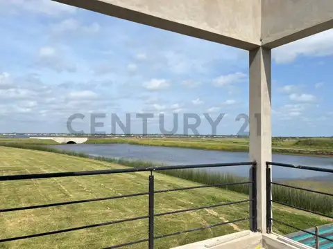 Venta de casa en Puertos Escobar Barrio Nativas - 4 dormitorios CON VISTA A LA LAGUNA ORILLAS