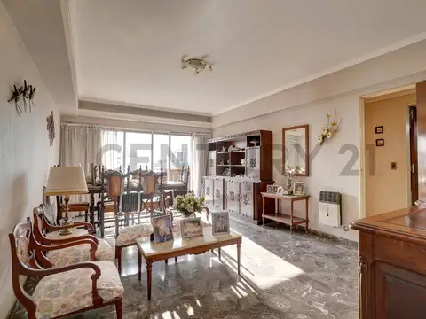 VENTA PISO ALTO 3 ambientes al frente TODO LUZ con cochera y baulera