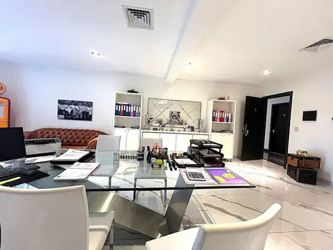 Oficina en Alquiler con 1 cochera