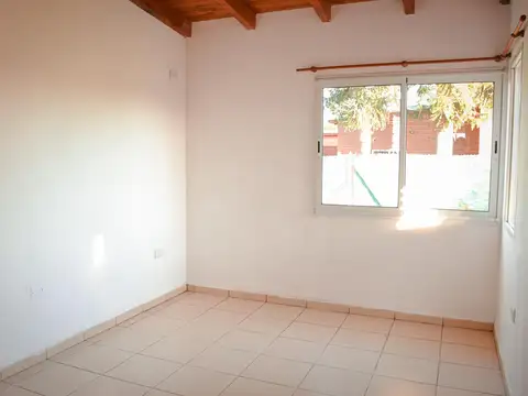 VENDE CASA 2 DORMITORIOS - LA CAROLINA - APTA CREDITO