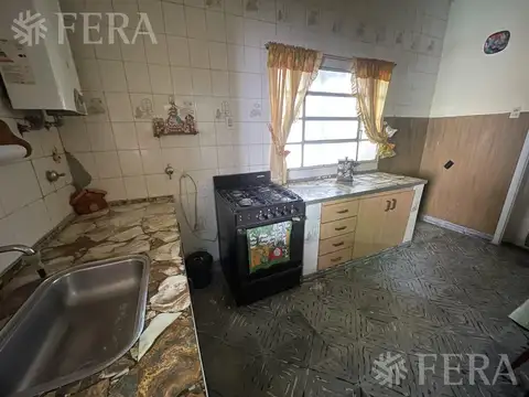 Venta casa multifamiliar con cochera en Wilde