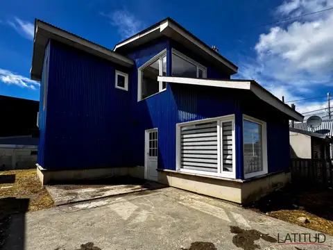 Casa en alquiler c/ cochera en Ushuaia