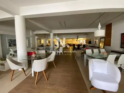 Local en Venta en Península, USD 890.000