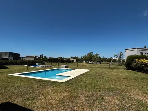 Avenida de los lagos 100