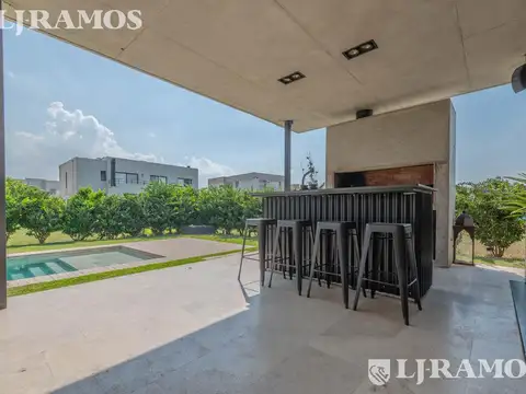 Casa 5 ambientes con 3 baños